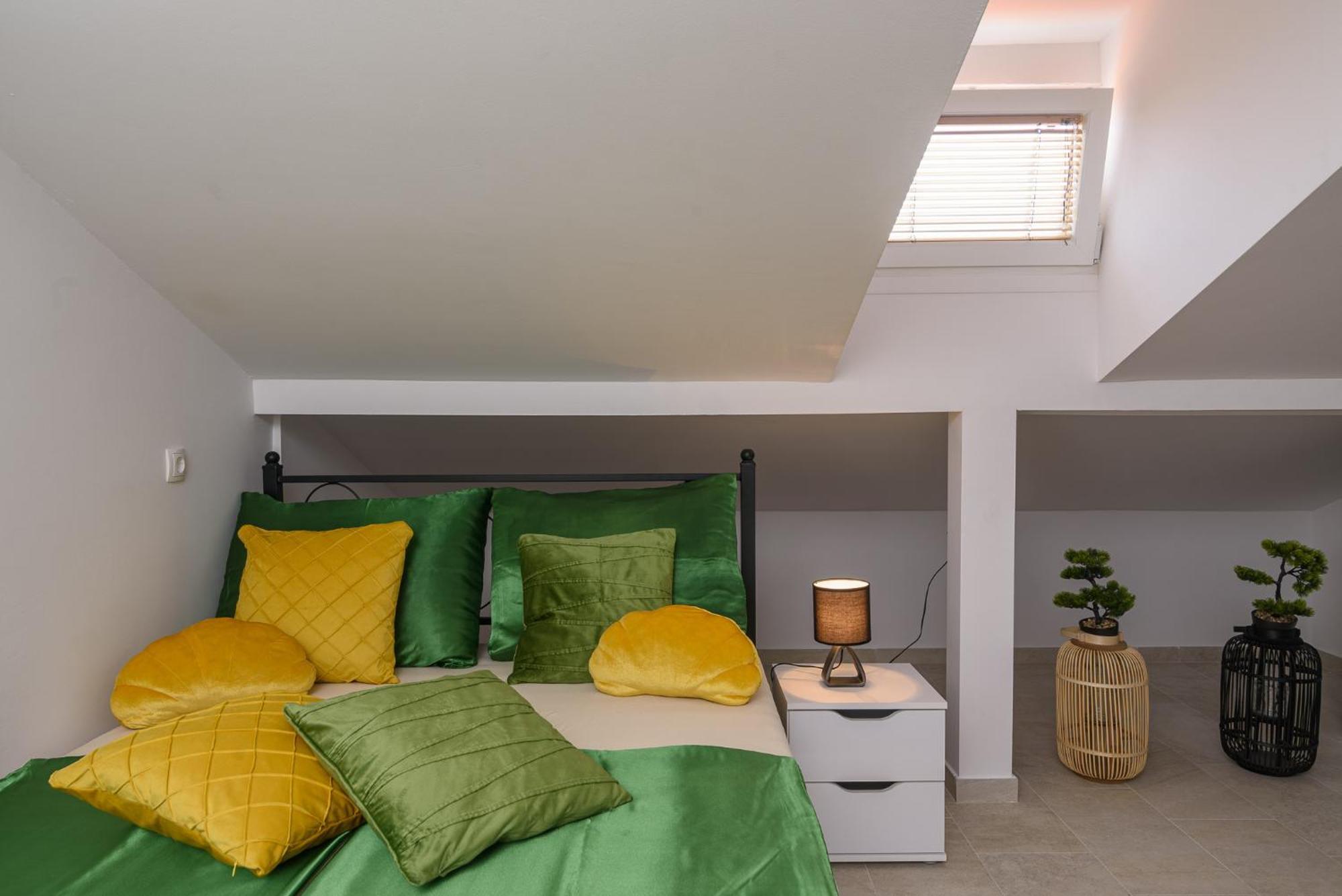 Apartmani Cesarica Trogir Exterior foto